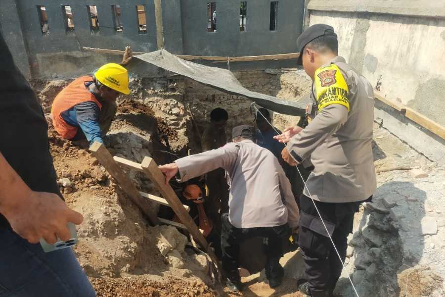 Renovasi SDN 3 Banjar Tegal, Buruh Proyek Temukan Tulang Belulang