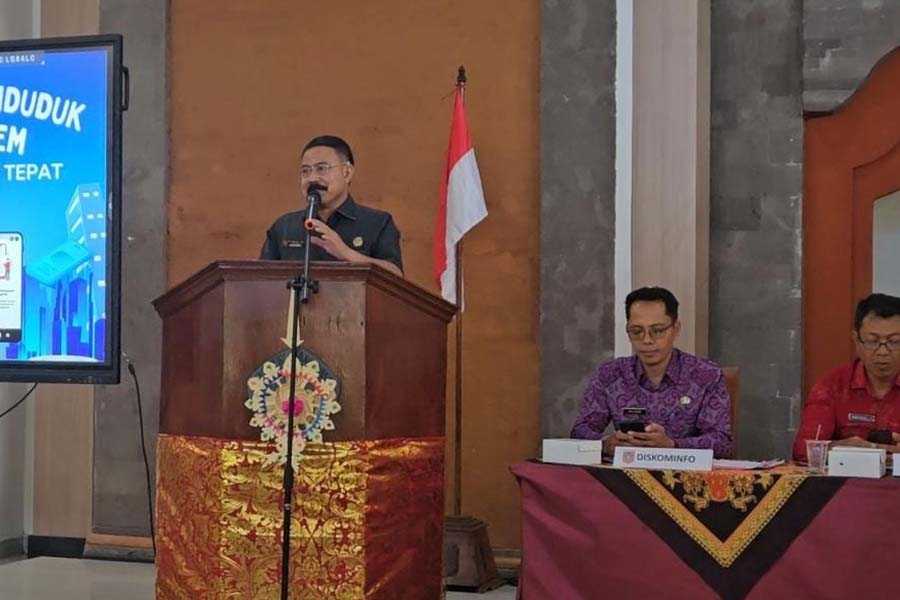 Sekda Karangasem Buka Rapat Sosialisasi dan Bimtek Aplikasi Pendataan Penduduk