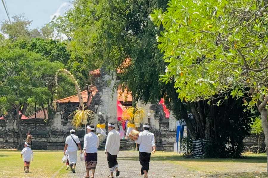 Simak Makna dan Simbol dalam Banten Kuningan