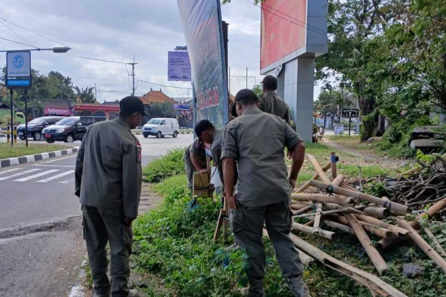 Sinergi dengan Bawaslu, Satpol PP Ingatkan Parpol Geser APK yang di pasang di Pohon dan Fasilitas Umum