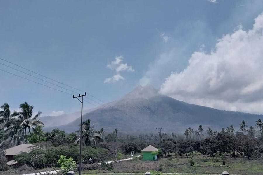 Warga Diingatkan Waspadai Aktivitas Gunung Lewotobi Laki-laki