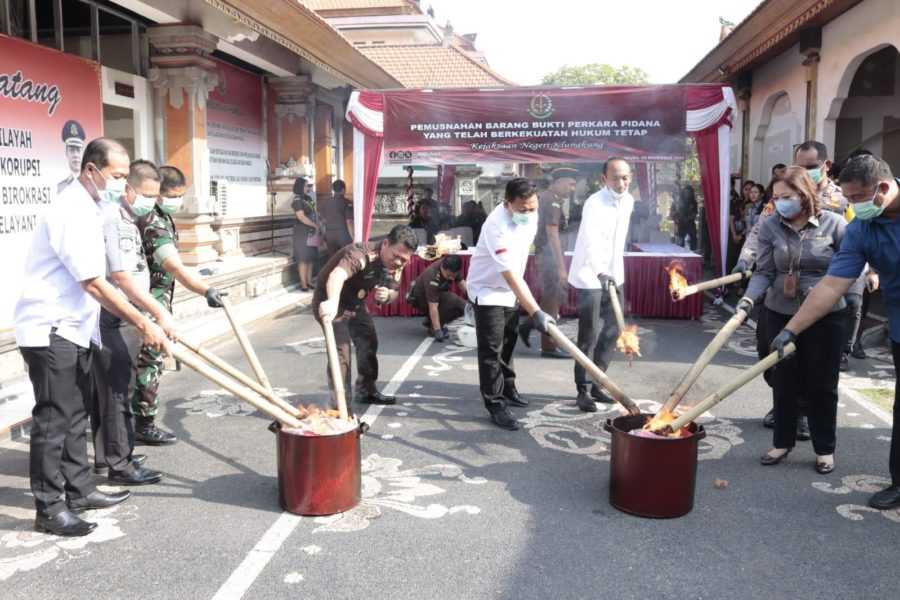 Kejari Klungkung Musnahkan Barang Bukti, Narkoba Masih Mendominasi