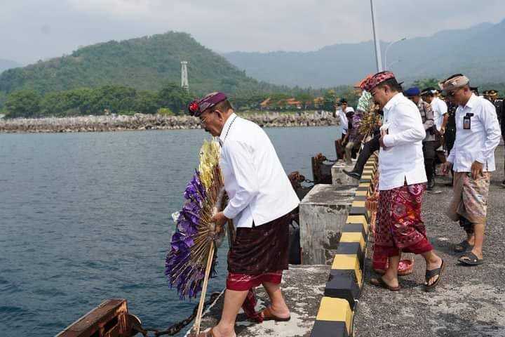 Pemkab Karangasem Gelar Tabur Bunga di Tanah Ampo