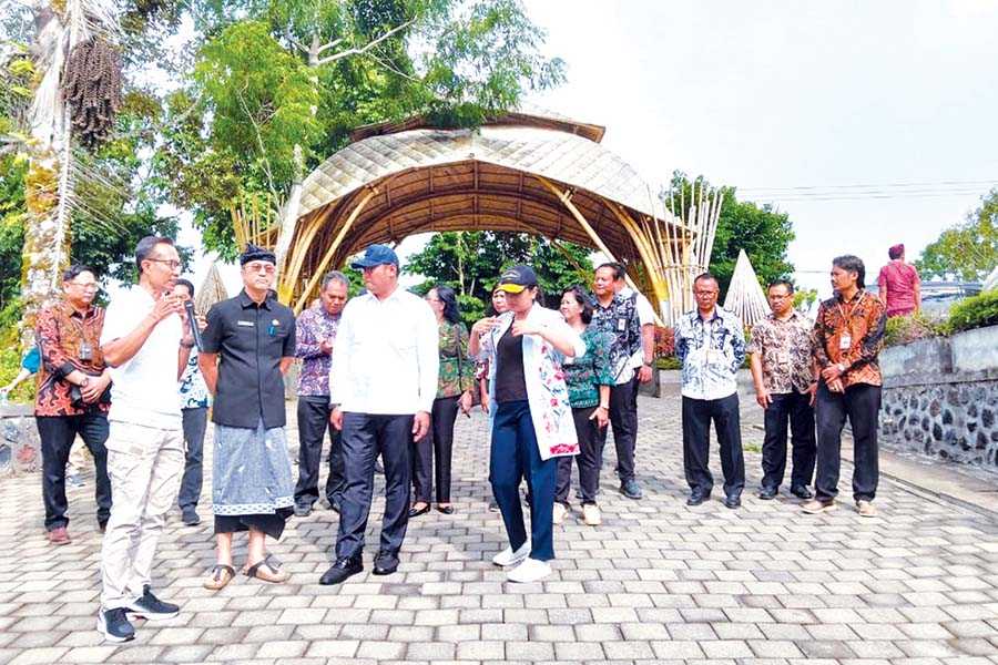 Pj. Sekda Surya Suamba Dampingi Kunjungan Kerja Wamen Pertanian RI