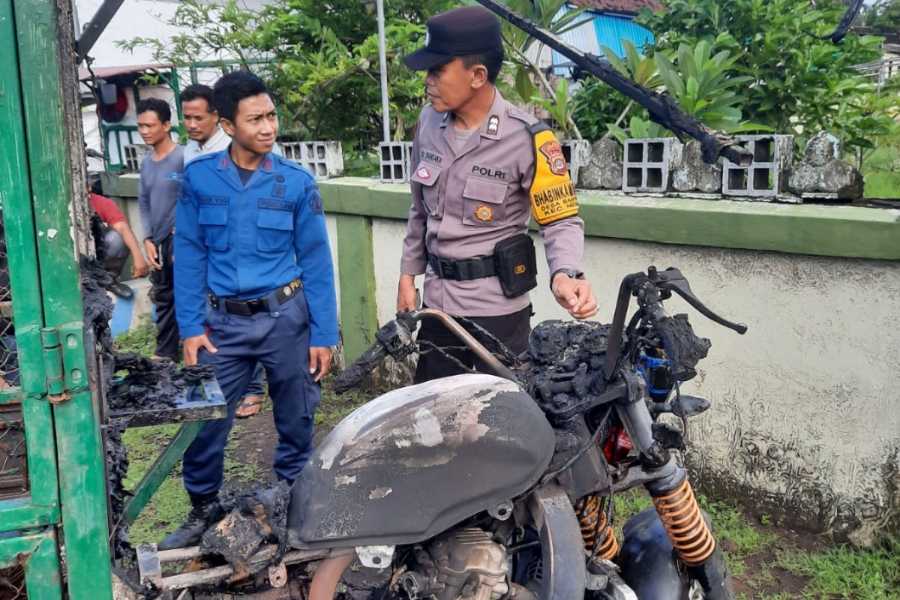 Hendak Angkut Sampah, Kendaraan Pengangkut Terbakar