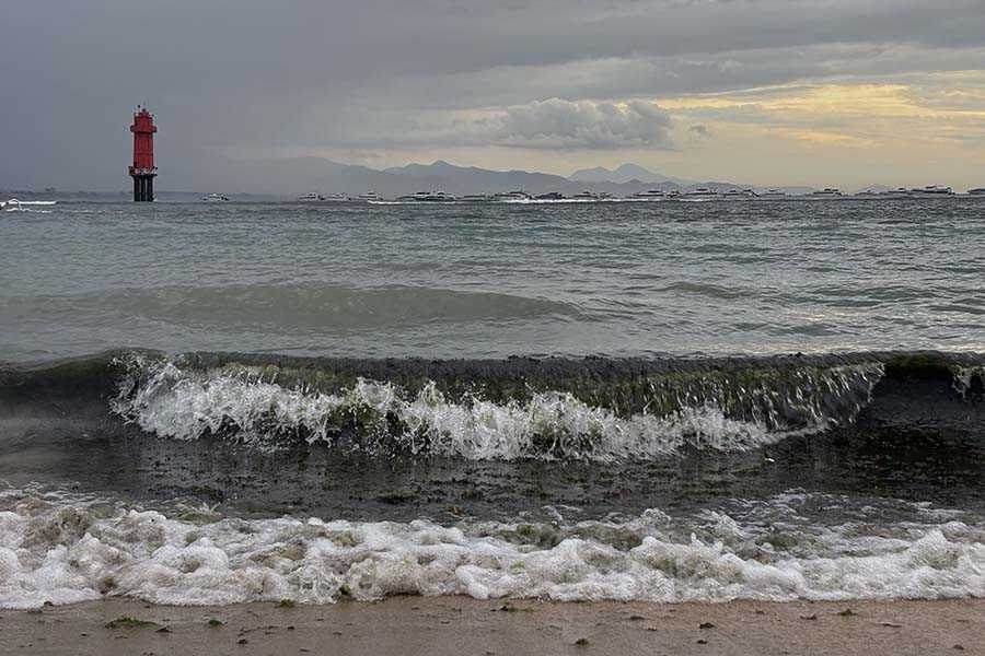 Hingga Desember Warga Bali Diminta Waspadai Gelombang Laut Capai Meter Balipost Com