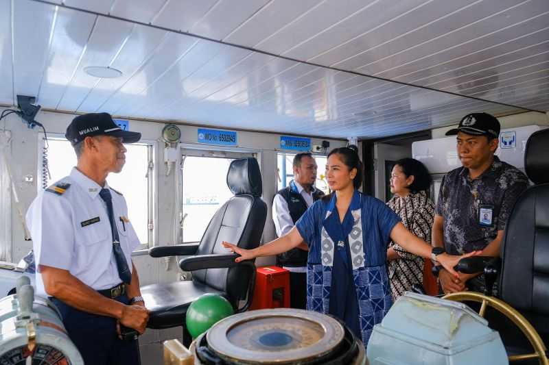 Jelang Libur Natal, Wamenpar Tinjau Kesiapan Pelabuhan Ketapang-Gilimanuk