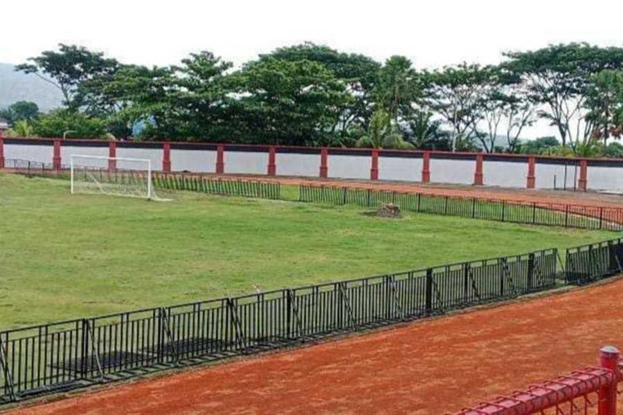 Lapangan Stadion IGKJ Dipagar Besi