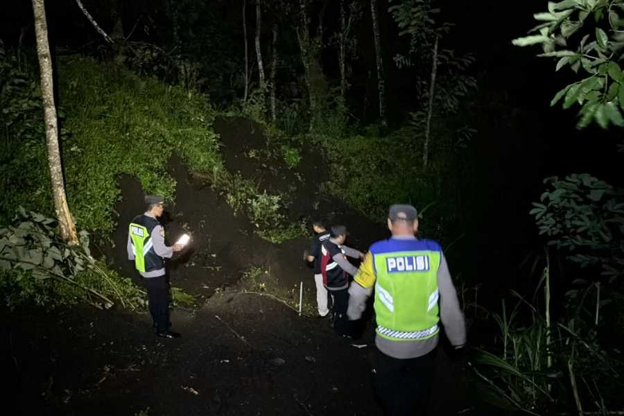 Tertimbun Longsoran Saat Gali Batu di Bhuana Giri, Pekerja Tewas