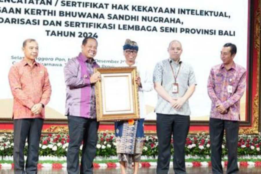 Yayasan Dwijendra Denpasar Raih Penghargaan Kerthi Bhuwana Sandhi Nugraha