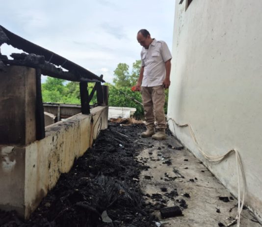 Petugas melakukan olah TKP kebakaran vila di Jalan Anggrek Raya I, Desa Ungasan, Kuta Selatan.(ist)